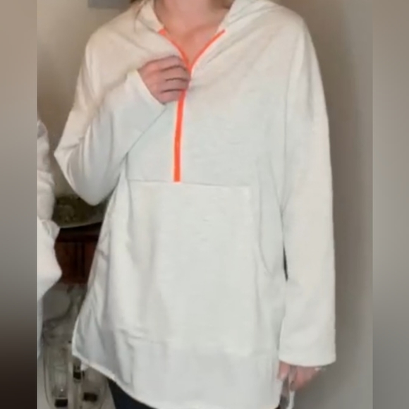 NWOT Eldridge brand long-sleeve hoodie with kangaroo pocket size 1xl - Picture 3 of 7